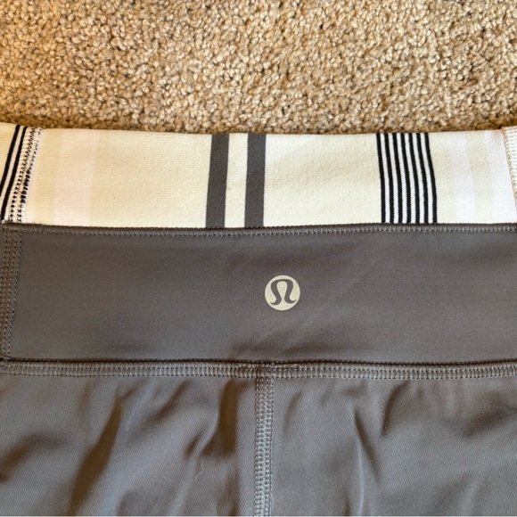 Lululemon, 1/2 leggins (to the knees), Size 8. - Picture 2 of 3